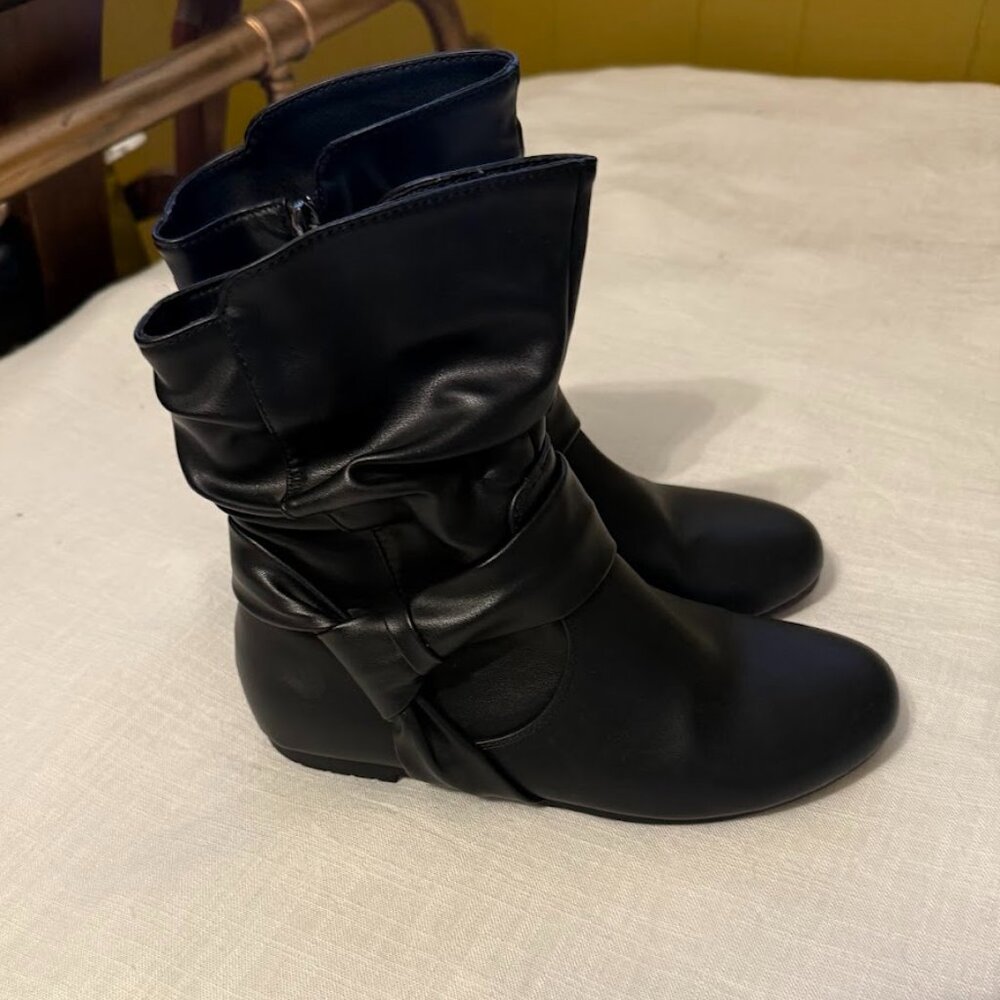EUC Millenial Twee Flat Knot Boots Black Slouch